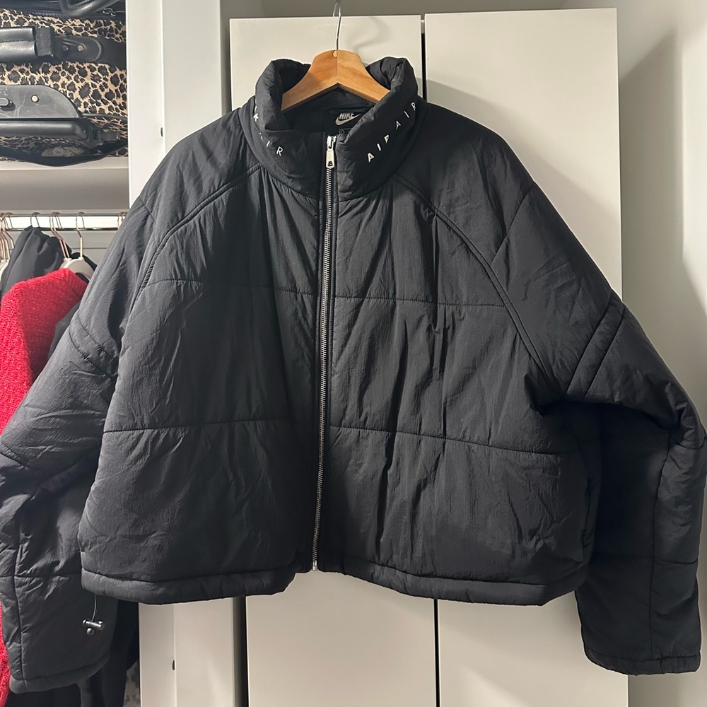 Women’s Nike Air cropped puffer jacket, black, size XL